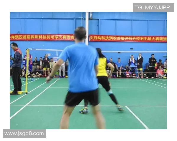 重庆羽毛球队在大师赛中的团队协作展现与战术配合分析